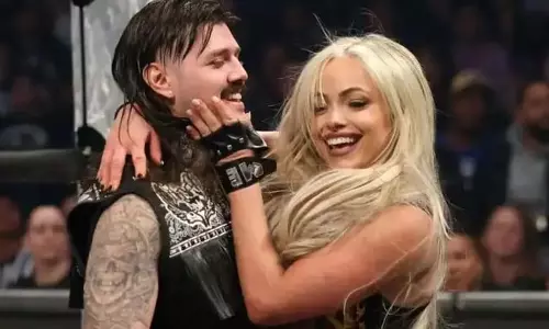 WWE स्टार्स ने किया ऑनस्क्रीन प्यार का इजहार